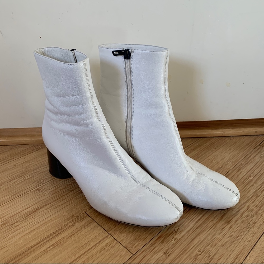 Vince Ridley Cream Leather Ankle Boot with Zipper and Wooden Heel Sz 7.5